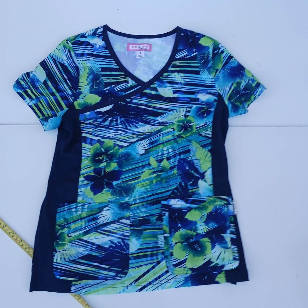 Koi Women's Size S Blue Green Flower V-Neck Shirt